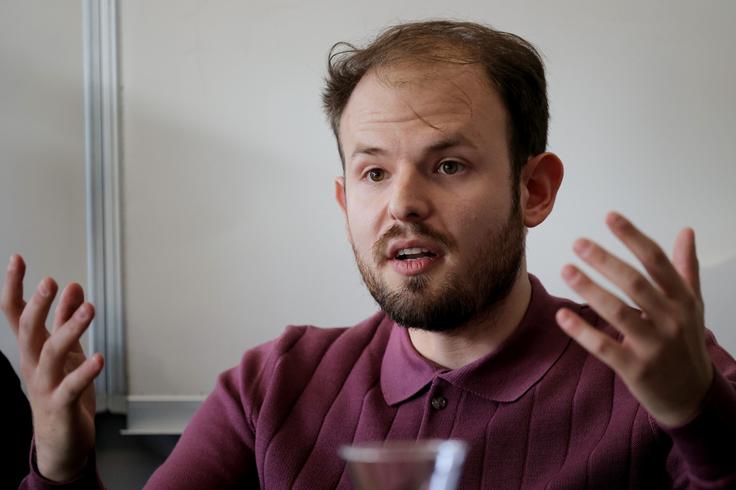 "Slovenija bi morala zavzeti bolj proaktiven pristop, ker ni pričakovati soglasja znotraj EU zaradi blokade Hrvaške in Madžarske, ki imata v BiH vsaka svoje interese," opozarja Faris Kočan s FDV. | Foto: STA