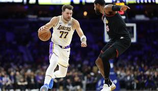 Izjemna vrnitev Dončića s trojnim dvojčkom, James junak drame