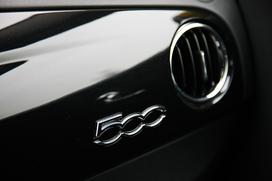 Fiat 500 1.2 8V lounge - šik mestni malček s posluhom za visoko modo