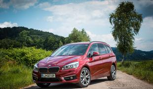 Lahko kompaktni BMW-jev enoprostorec upraviči ceno 48 tisoč evrov?