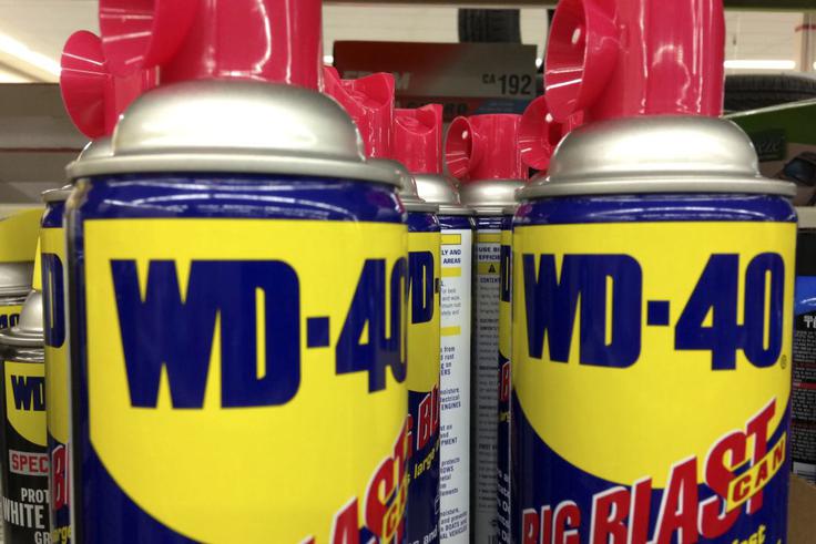 Protikorozivno pršilo WD-40 ni bilo nikoli patentirano. Če bi ga patentiral, bi moral izumitelj spreja, ki ga uporabljajo milijoni, javno razkriti, kako je narejen. Ker tega ni storil, formula za proizvodnjo WD-40 ostaja skrivnost še danes. | Foto: Reuters