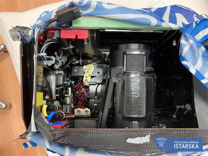 Skrita kamera v prenosnem hladilniku | Foto: policijska uprava Istarska