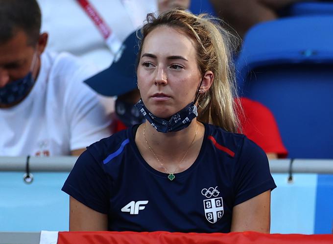 Beograjčanka Nina Stojanović je po odpovedi someščana Novaka Đokovića zaradi bolečin v rami ostala brez nastopa v dvoboju za tretje mesto v konkurenci mešanih dvojic. | Foto: Reuters