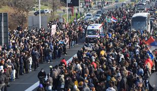 Vučić po množičnih protestih popustil okoljevarstvenikom