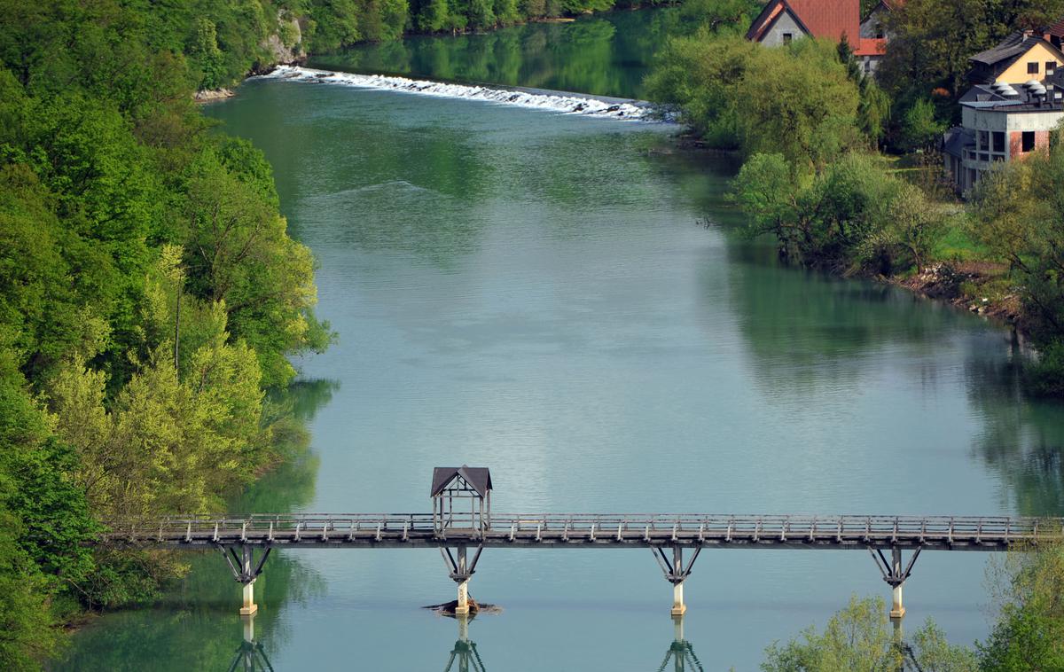 Reka Krka | Pogrešano osebo so potapljači iskali že drugi dan zapored.  | Foto STA