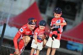 Prisrčno veselje Primoža Rogliča z otrokoma in ženo #video