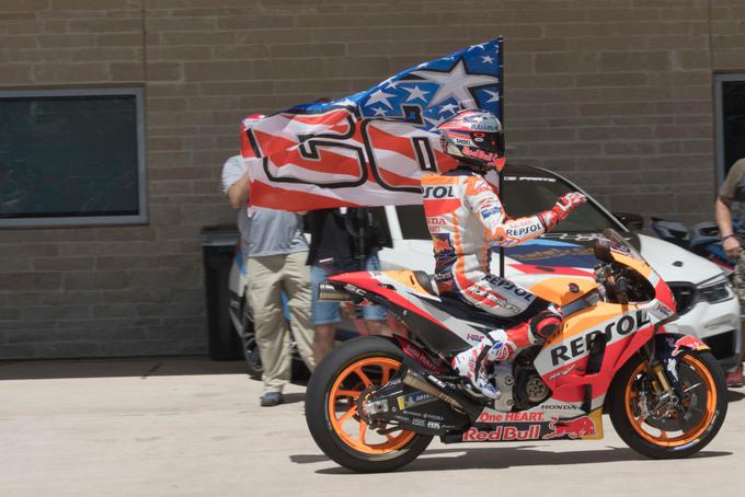 "Po končani dirki sem vzel zastavo Nickyja. Bil je pomemben voznik za ZDA." | Foto: Guliverimage/Getty Images