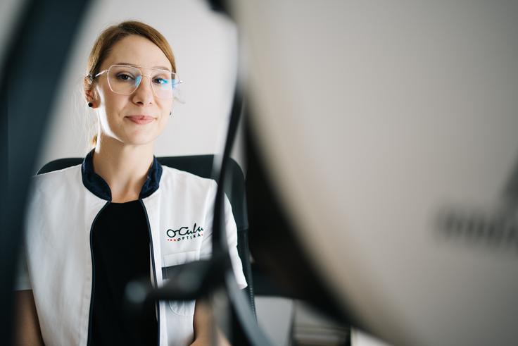Živa Verdnik, optometristka v Optiki Oculus | Foto: Jan Lukanović