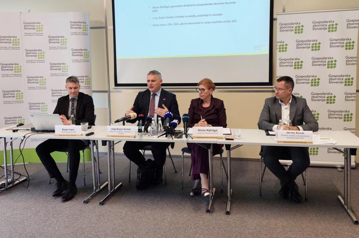Novinarska konferenca GZS po sestanku predstavnikov vlade in gospodarstva o energetski krizi zaradi vojne na Bližnjem vzhodu, na kateri so spregovorili o ukrepih za gospodarstvo, ki jih namerava izvesti vlada. | Foto: STA
