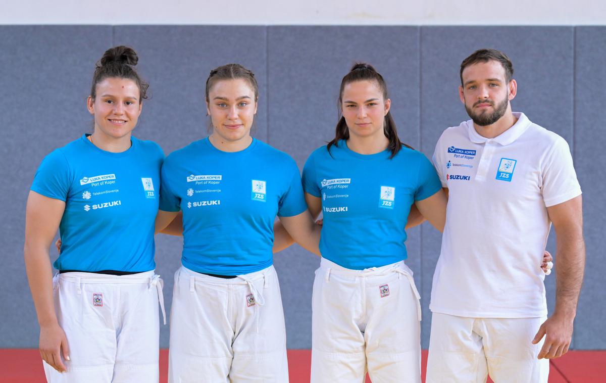 Lobnik Schuster Kajzer Herkovič | Slovensko odpravo za SP v judu sestavljajo (od leve) Metka Lobnik, Kaja Schuster, Kaja Kajzer in Nace Herkovič. | Foto Darko Petelinšek/Judo zveza Slovenije
