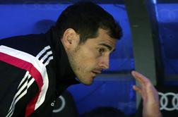 Evropski prvaki na kolenih: Iker Casillas v slogu začetnika (video)