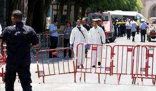 V dvojnem samomorilskem napadu v Tunisu ubit policist