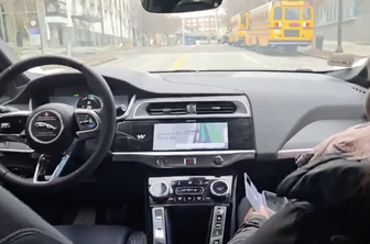 Robotaksiji so realnost: tako sta se Slovenca v ZDA vozila v taksiju brez voznika #video