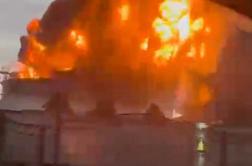 Na rusko rafinerijo padli ostanki drona, izbruhnil je obsežen požar #vŽivo