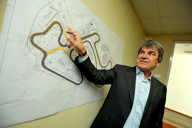 Anton Anderlič, predsednik zveze za avtošport AŠ2005, pred načrtom za obnovo in širitev nekdanjega dirkališča Mobikrog v Cerkljah na Dolenjskem | Foto: 
