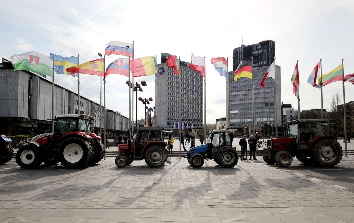 Protest kmetov | Za napovedani in prijavljeni shod v prihodnjem tednu pričakujejo, da bo na določenih odsekih cest in mestnih ulicah, predvsem na širšem območju centra Ljubljane, lahko oviran promet.  | Foto STA