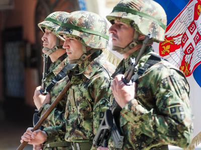 Srbija ponovno uvaja obvezni vojaški rok