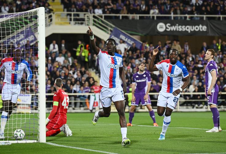 Ismaila Sarr je popeljal Crystal Palace v vodstvo v Firencah, kjer je Celje pred letom dni remiziral z 2:2. Londončani so izgubili z 1:2, a vseeno napredovali, saj so prvo tekmo na Otoku dobili s 3:0. | Foto: Reuters