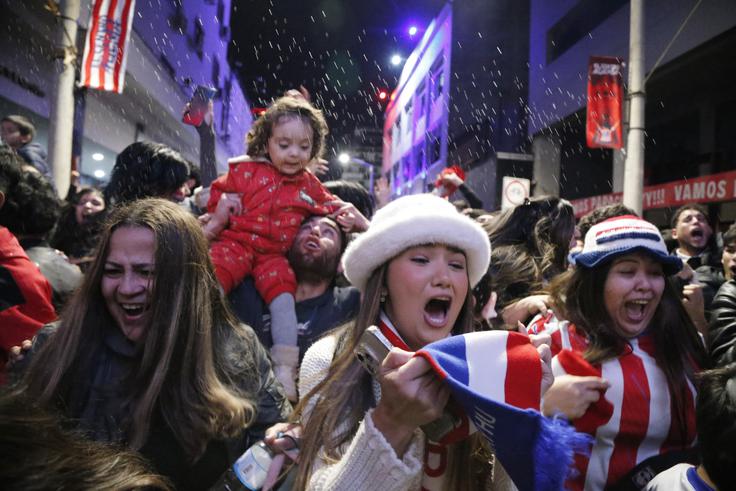 V Paragvaju je bilo po preboju v osmino finala zelo veselo. | Foto: Reuters