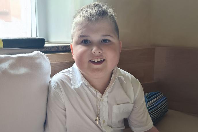 Jaka Škof | Jaka hodi v šolo, kjer ima razumevajoče sošolce in tudi srčno učiteljico, ki mu pomaga, da se počuti vključenega pri vseh dejavnostih. | Foto osebni arhiv