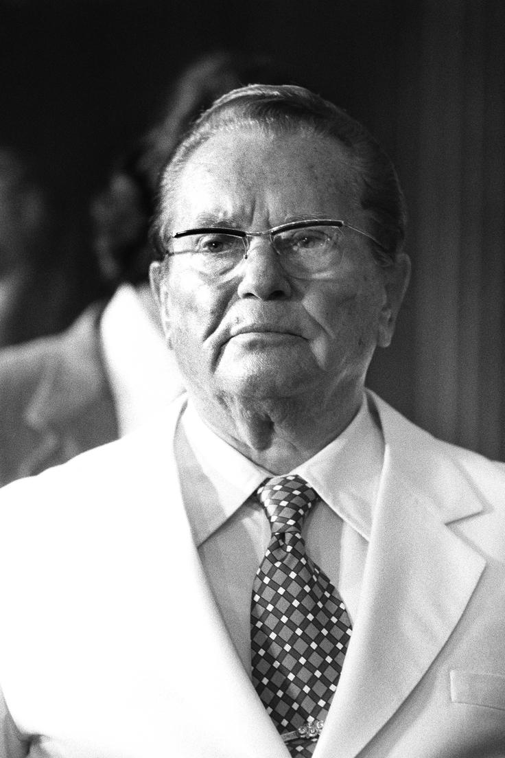 Nekdanji predsednik Jugoslavije Josip Broz Tito je Sabahudina Vugdalića, ki je rešil šest življenj, odlikoval s priznanjem za hrabrost. | Foto: Guliverimage