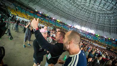 Iz Seula: nepregledna množica oboževalcev Janje Garnbret #video