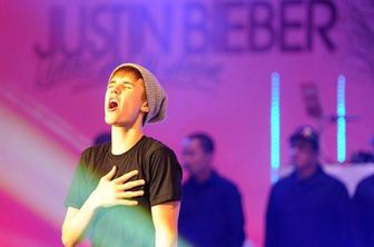 Justin Bieber oglobljen zaradi zamude pri koncertu
