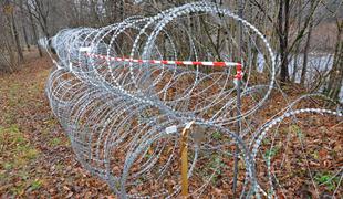 Na meji s Hrvaško danes začetek odstranjevanja žične ograje
