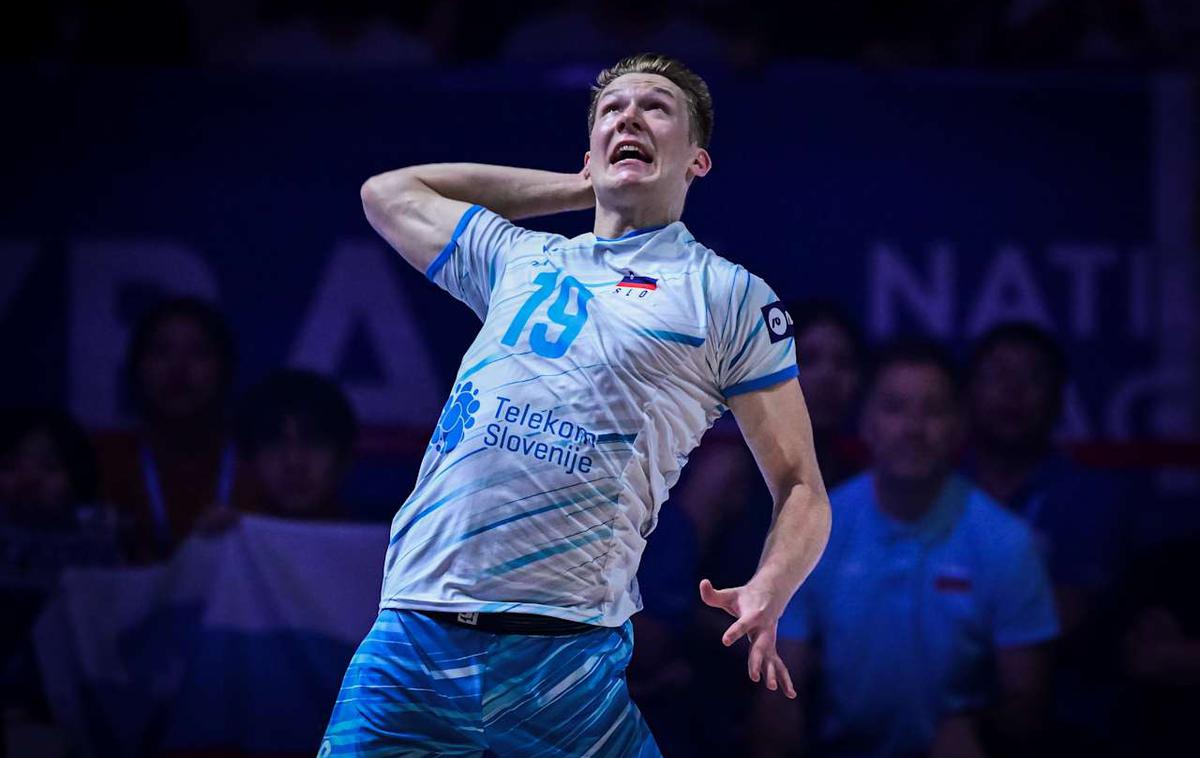 slovenska odbojkarska reprezentanca : Italija, polfinale lige narodov, Rok Možič | Roka Možiča muči poškodba kolena. Možnosti za nastop na svetovnem prvenstvu so 50 : 50. | Foto VolleyballWorld