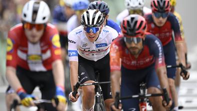 Pri Pogačarju so bili prisotni dvomi