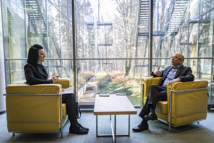 Peshawaria: "Mi pravimo: čustvena integriteta pred čustveno inteligenco. Čustvena integriteta pomeni, da pogledaš v ogledalo in si priznaš, kaj si v resnici želiš." | Foto: Bojan Puhek