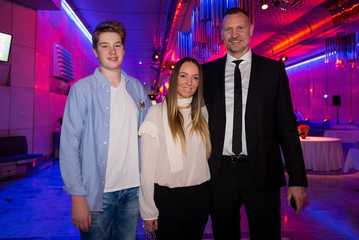 Rado Trifunović, novi selektor slovenske košarkarske reprezentance je prevzel priznanje za najboljšo športno ekipo leta. Dvomov, kateri bo pripadla čast, sinoči ni bilo. | Foto: Žiga Zupan/Sportida