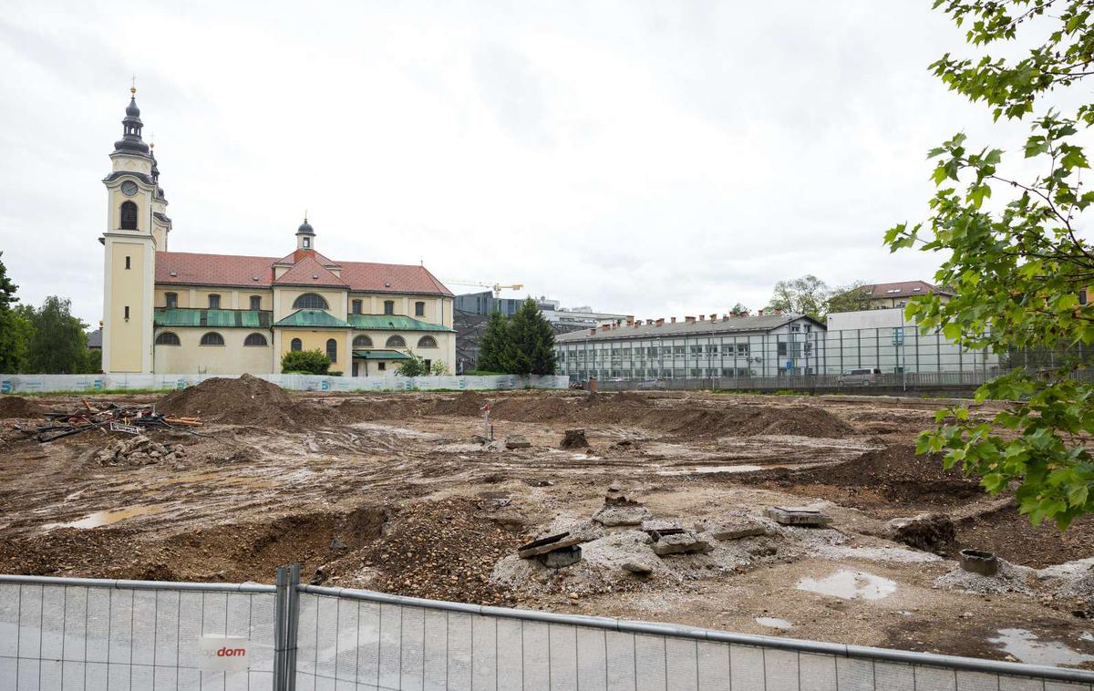 Gradnja medicinske fakultete v Ljubljani | Rušilna dela so že končana.  | Foto STA