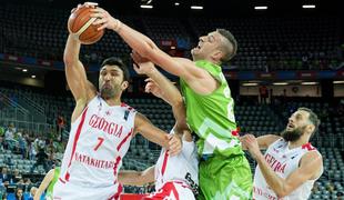 Slovenski strelski in navijaški šov za prvo zmago na EuroBasketu 2015