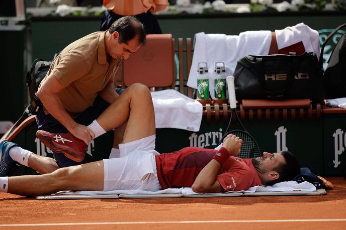 Novak Đoković | Novak Đoković se je poškodoval na letošnjem OP Francije. Sam meni, da zaradi spolzkega igrišča. | Foto Guliverimage