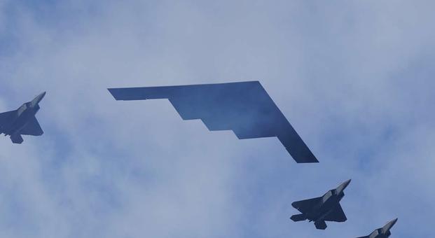 ZDA pošiljajo nevidne bombnike in kopičijo sile: kaj se dogaja?