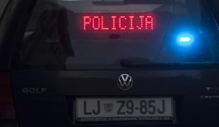 Povzročitelj petkove nesreče vozilo obrnil pri Malencah in odpeljal v nasprotno smer