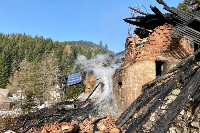 Mozirska koča | Požar je sinoči povsem uničil Mozirsko kočo na Golteh. | Foto Planinska zveza Slovenije