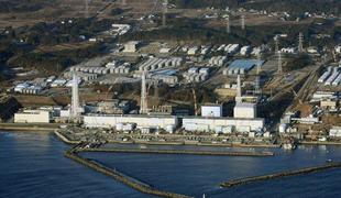 Iz stavbe reaktorja v Fukušimi uhaja para