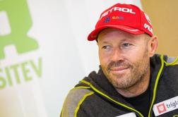 Biatlonci iščejo sneg. "Smo na Pokljuki, a vadimo v dežju," je potožil glavni trener Velepec. 