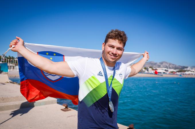 Toni Vodišek je okoli vratu prejel srebro. | Foto: Anže Malovrh/STA