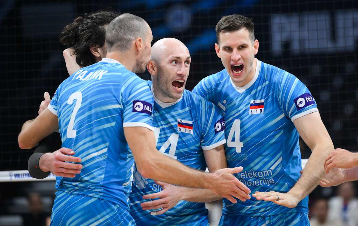 slovenska odbojkarska reprezentanca | Slovenski odbojkarji so si z zmago s 3:1 nad Nemčijo zagotovili napredovanje v osmino finala. | Foto Volleyball World