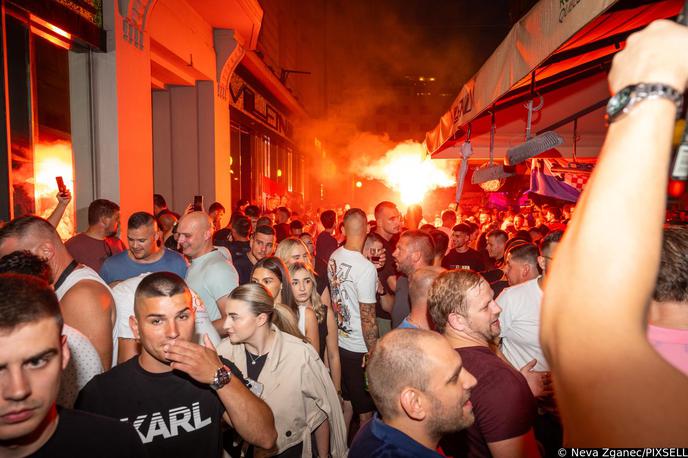 Zagreb, konceet, Thompson | V središču Zagreba prepevajo Thompsonove pesmi, zagorele so tudi bakle. | Foto Pixsell/Neva Zganec/