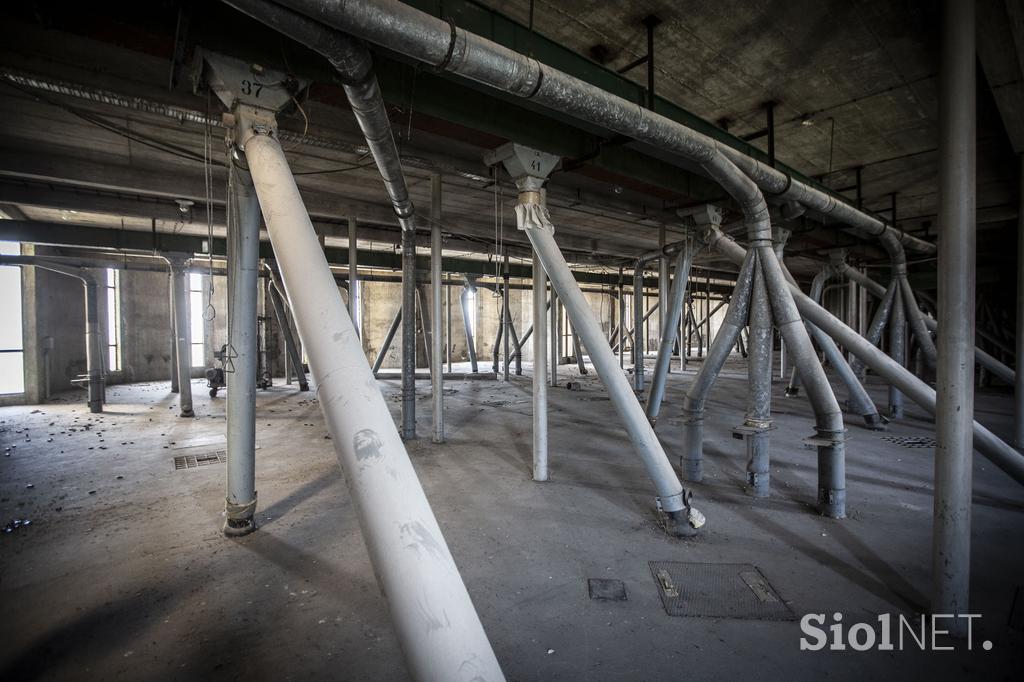 Žito silosi v ljubljanskem BTCju. silos žito