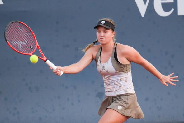 Veronika Erjavec in Kaja Juvan tik za prvo stoterico na svetu