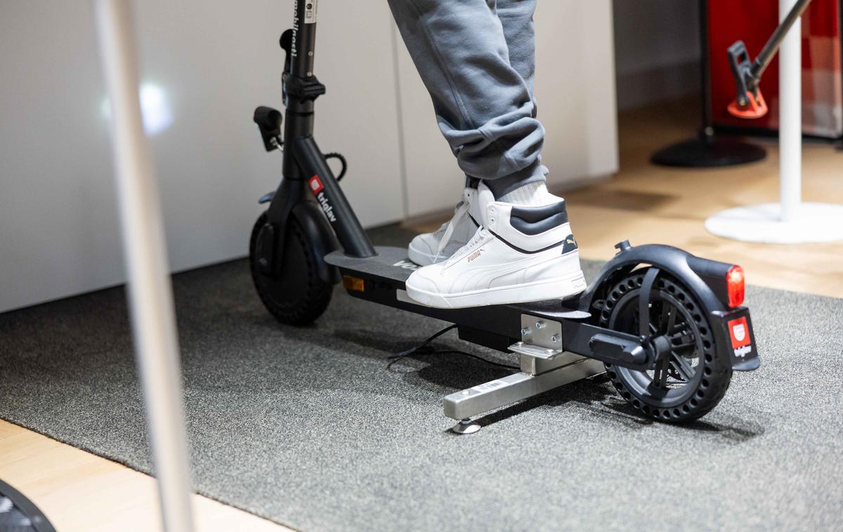 električni skiro | Vse več mladih uporablja električne skiroje.