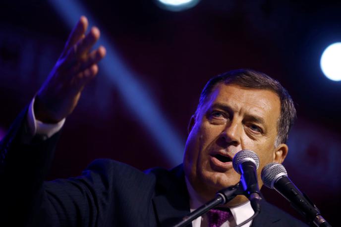Milorad Dodik | Telefonska številka neznanega klicatelja je bila registrirana v Nemčiji, neznanec pa je grozil Dodiku in predstojniku njegovega urada z besedami, da jih bo "vse zažgal". | Foto Reuters