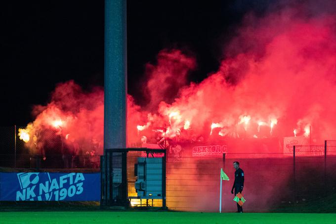 Navijači Nafte bodo morali za nekaj časa pozabiti na spremljanje tekem na stadionu. | Foto: Blaž Weindorfer/Sportida