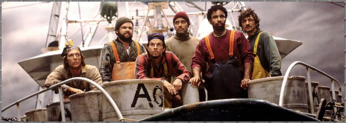 Oktobra 1991 se iz Gloucestra v Massachusettsu šest članov posadke ribiške ladje Andrea Gail še zadnjič v tisti sezoni odpravi na lov za zaslužkom. Ne vedo, da se na morju pripravlja najsilovitejši orkan, ki so ga zabeležili v prejšnjem tisočletju. V uspešnici Wolfganga Petersena (Podmornica) se za življenja borijo George Clooney, Mark Wahlberg, John C. Reilly in William Fichtner. • V nedeljo, 28. 7., ob 11.55 na Kanal A.*

 | Foto: 