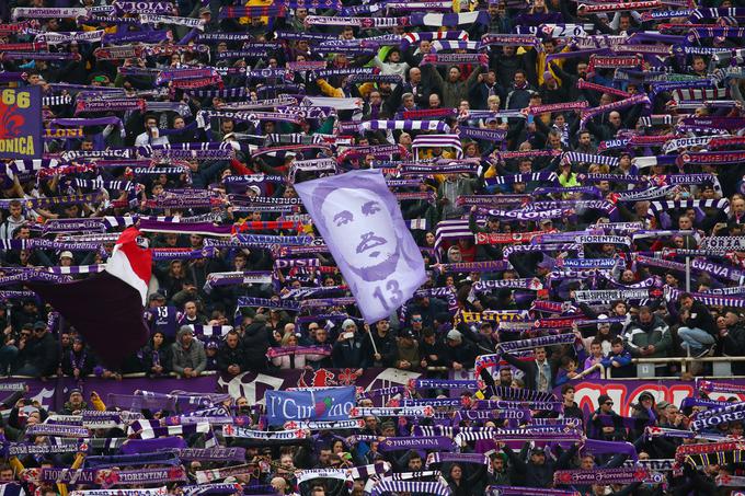 Davide Astori je pustil velik pečat tudi pri navijačih Fiorentine. | Foto: Reuters